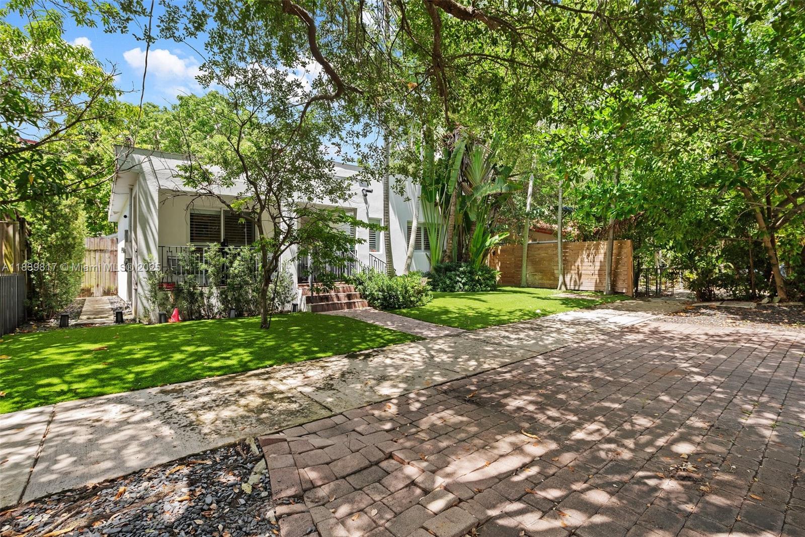2511 Tequesta Ln