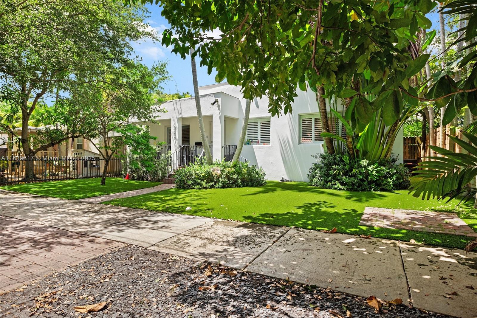2511 Tequesta Ln
