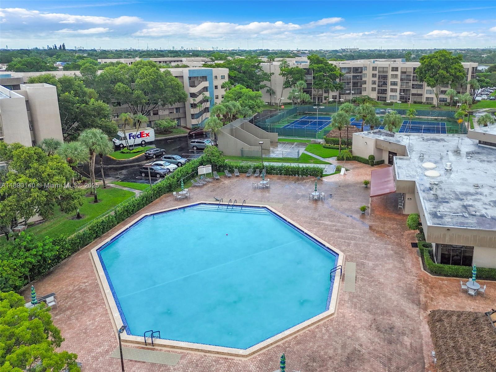 COLONY POINT 3 CONDO - Residential