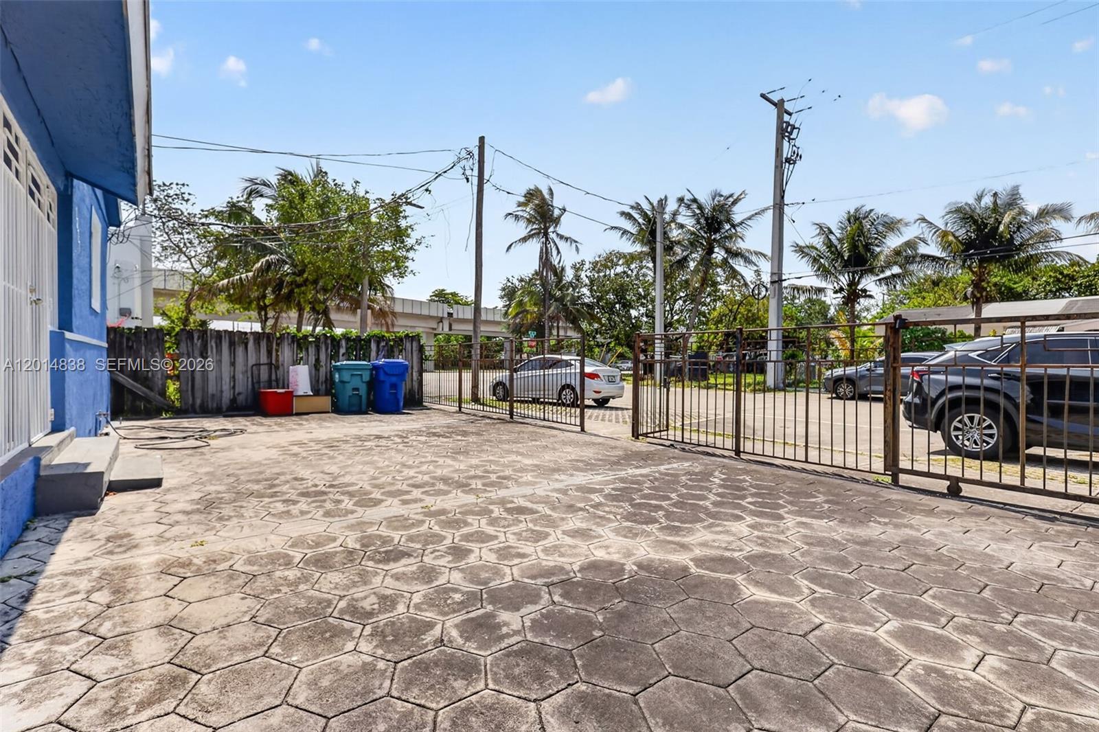 N MIAMI ESTATES - Residential