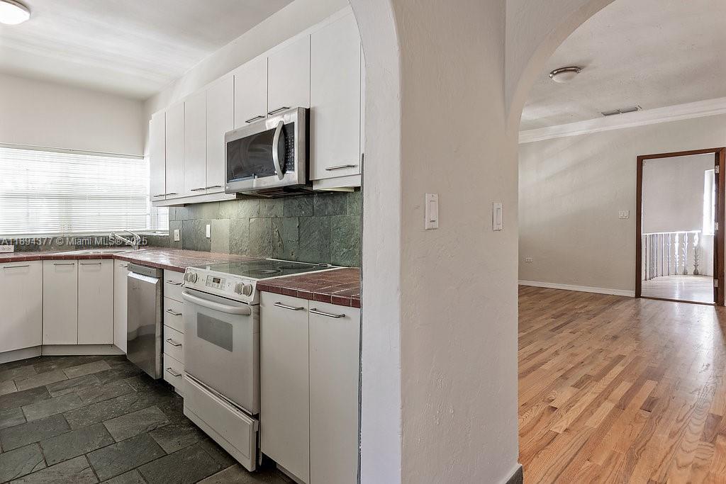 C GAB DOUGLAS SEC - Residential Lease