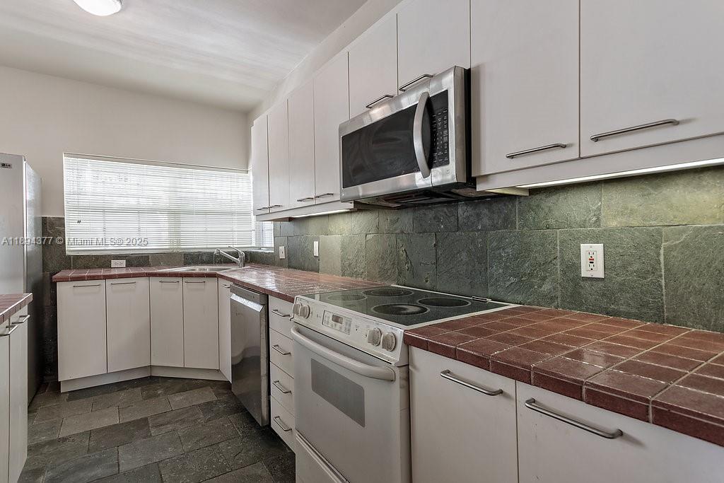 C GAB DOUGLAS SEC - Residential Lease