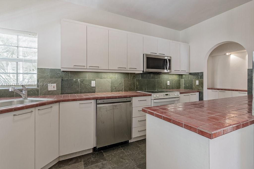 C GAB DOUGLAS SEC - Residential Lease