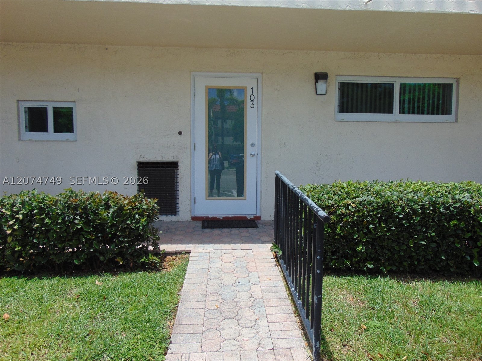 9811 N Hollybrook Lake Dr 103, Pembroke Pines FL 33025