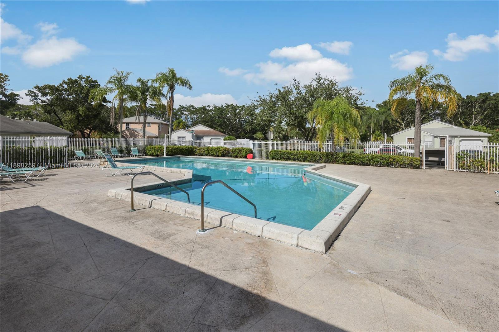 CHAPEL TRAIL REPLAT - Residential