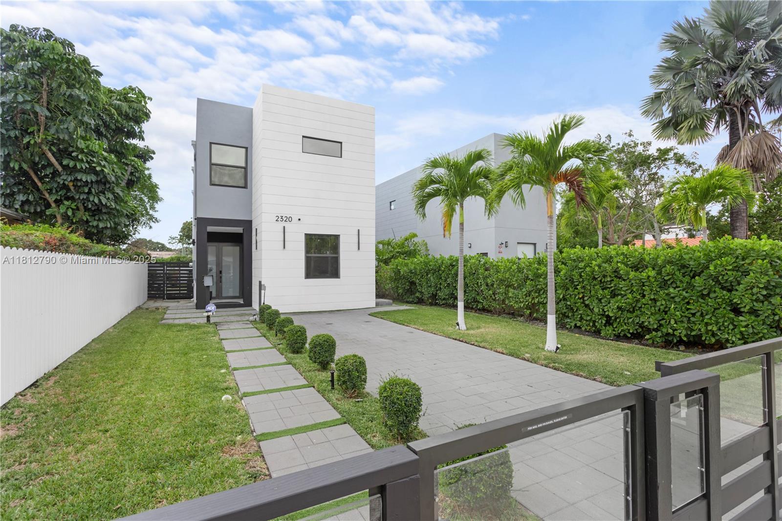 2320 SW 14th St