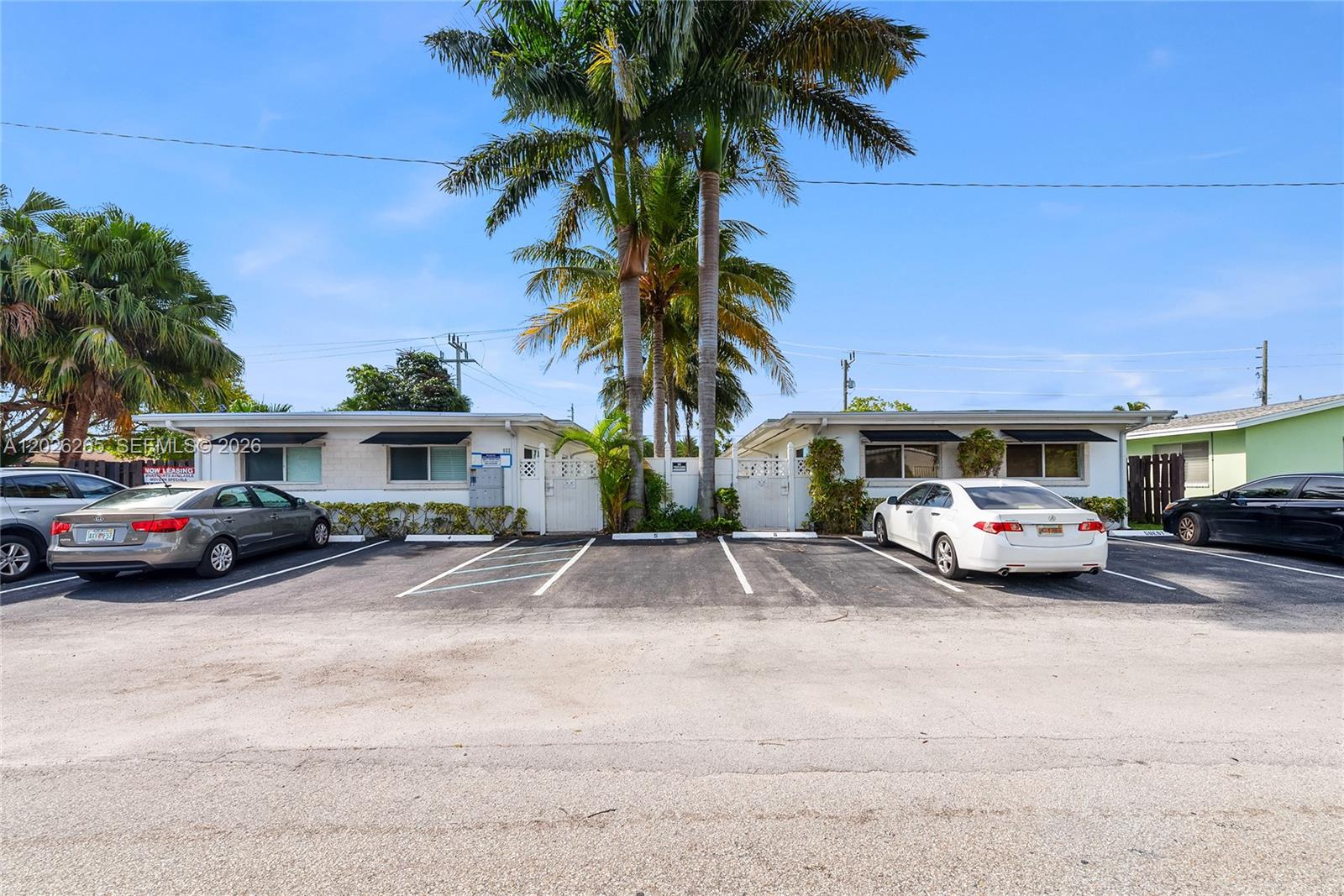 932 MOFFETT CONDO - Residential