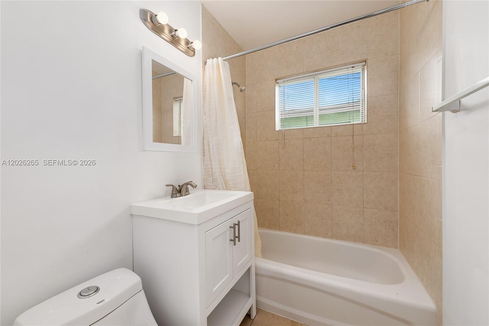 932 MOFFETT CONDO - Residential