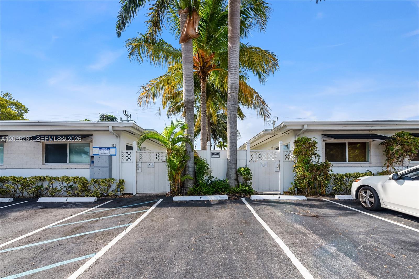 932 MOFFETT CONDO - Residential