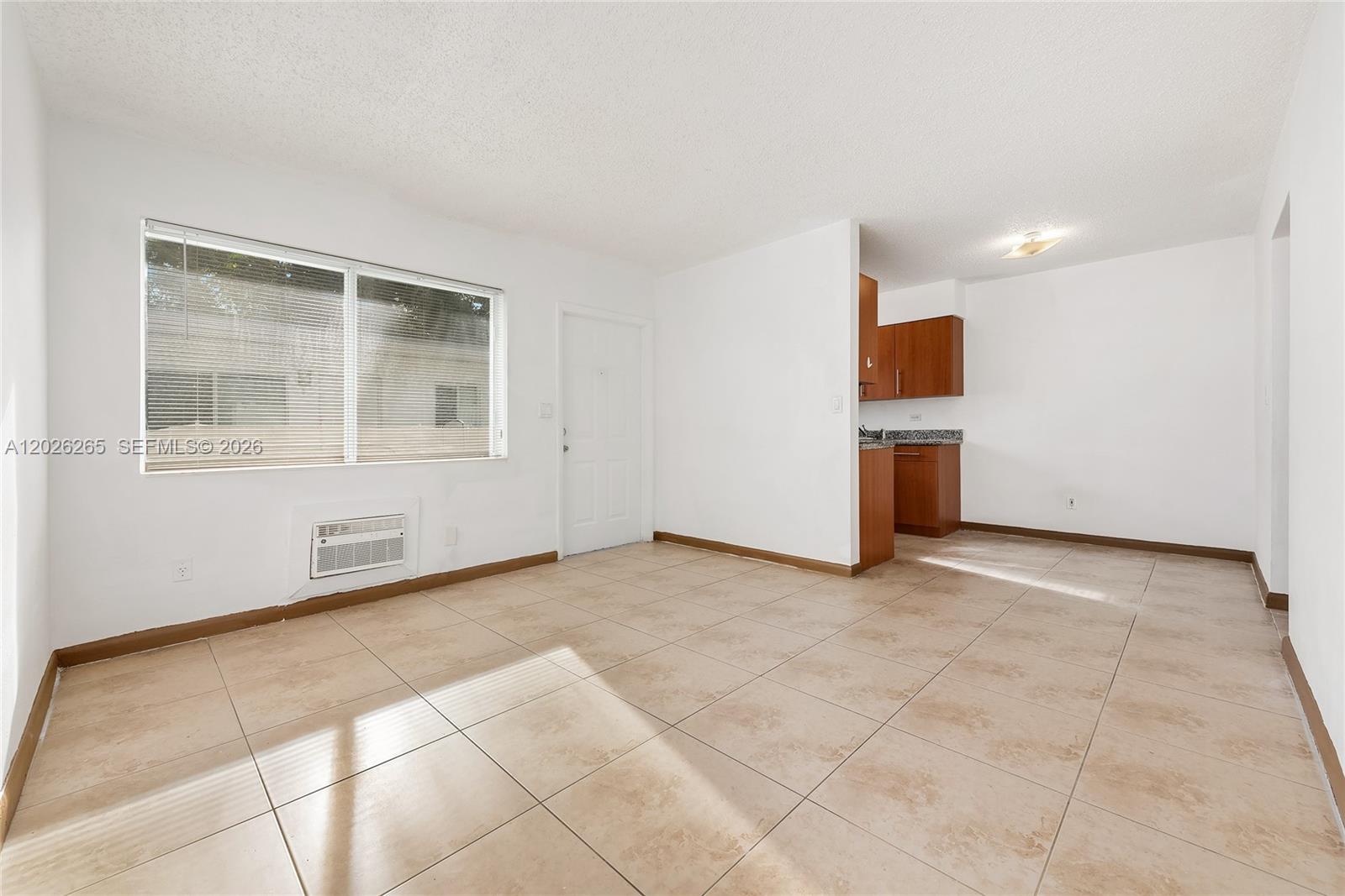 932 MOFFETT CONDO - Residential