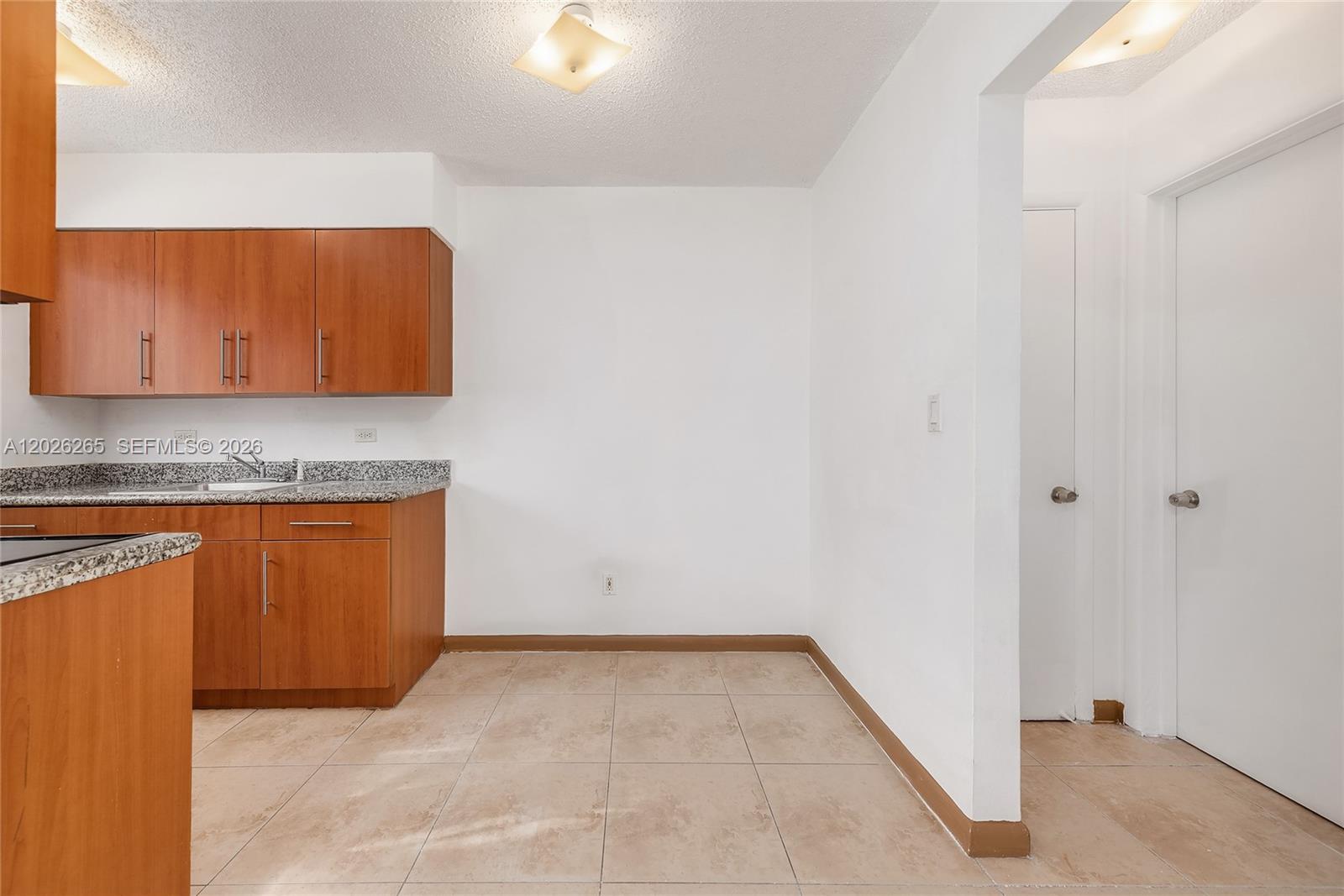 932 MOFFETT CONDO - Residential