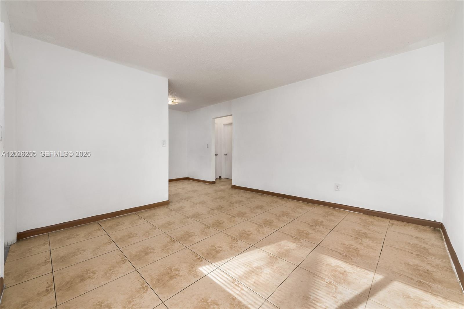 932 MOFFETT CONDO - Residential