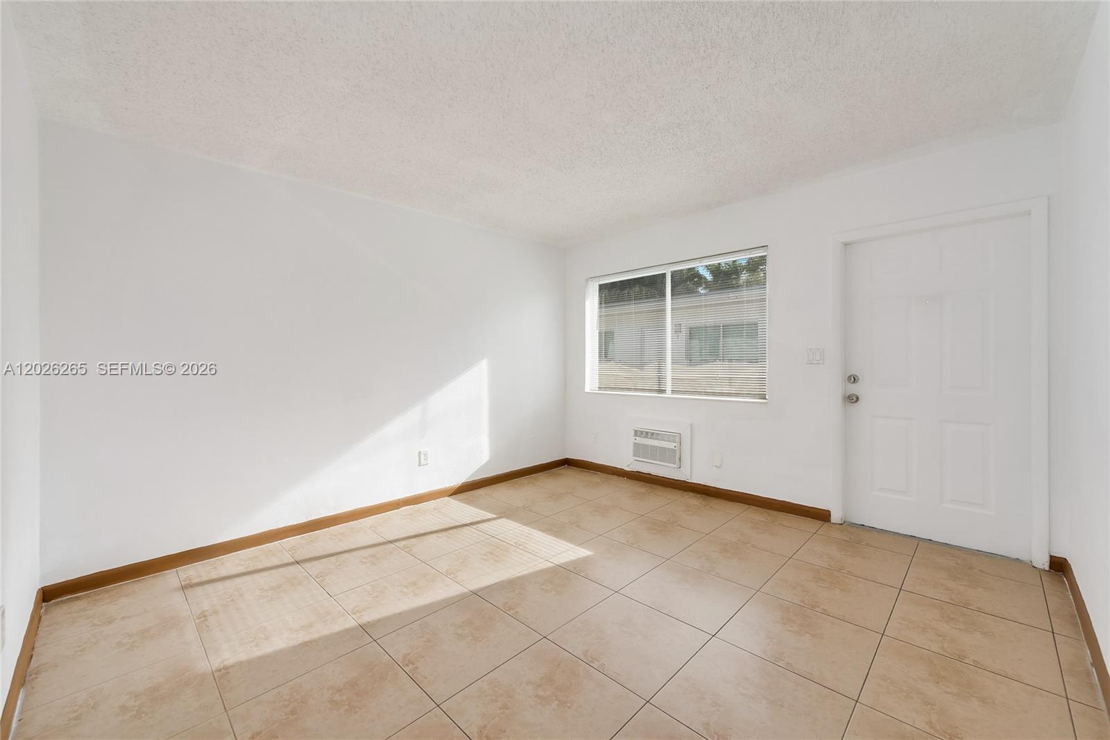 932 MOFFETT CONDO - Residential