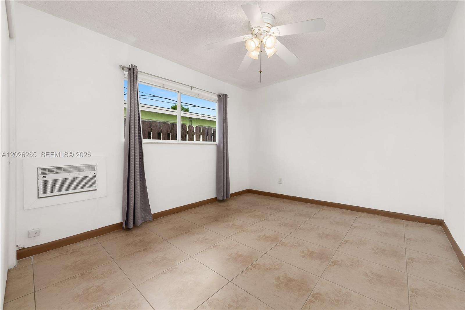 932 MOFFETT CONDO - Residential