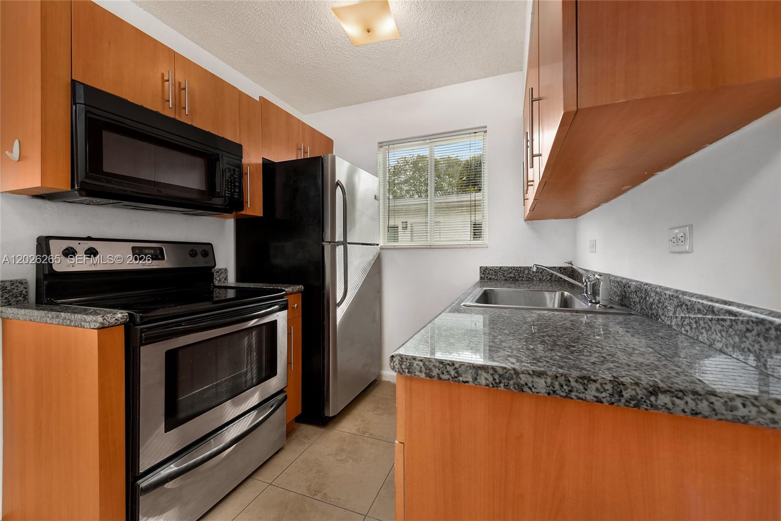 932 MOFFETT CONDO - Residential