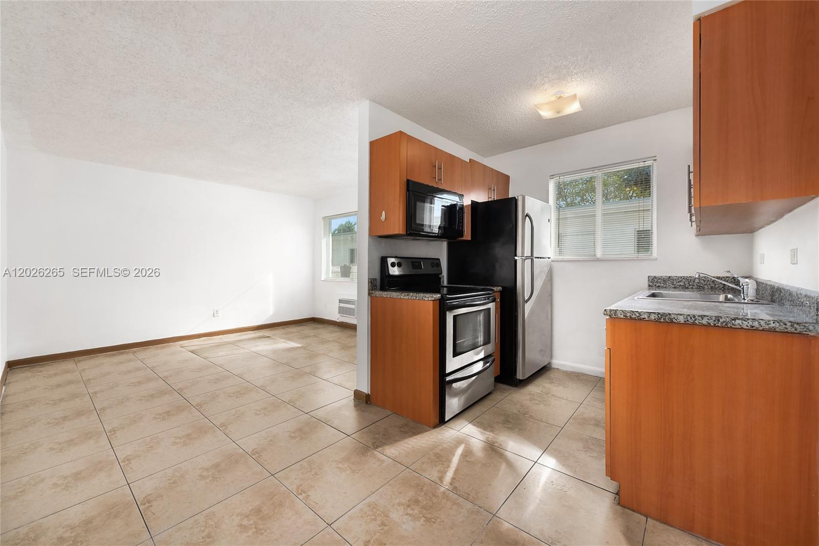932 MOFFETT CONDO - Residential