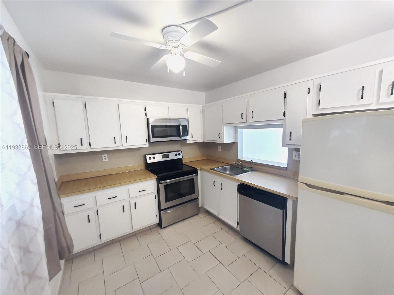 COURTYARDS OF BROWARD CON - Residential Lease