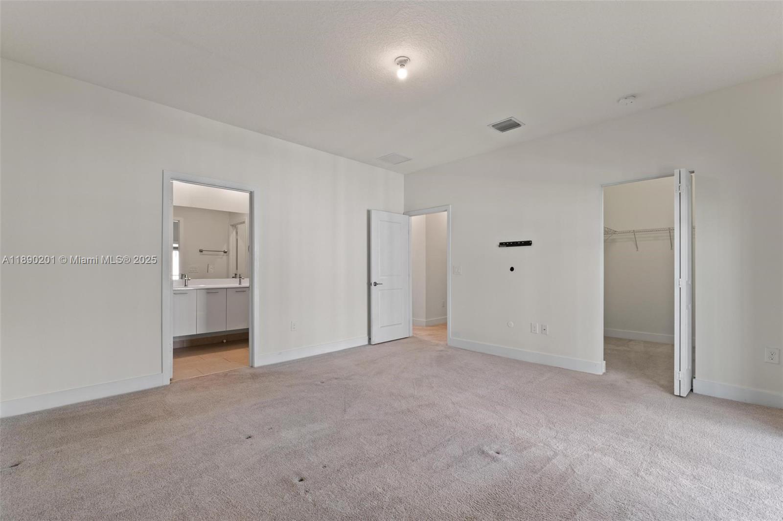 DOWNTOWN DORAL SOUTH PHAS - Residential Lease