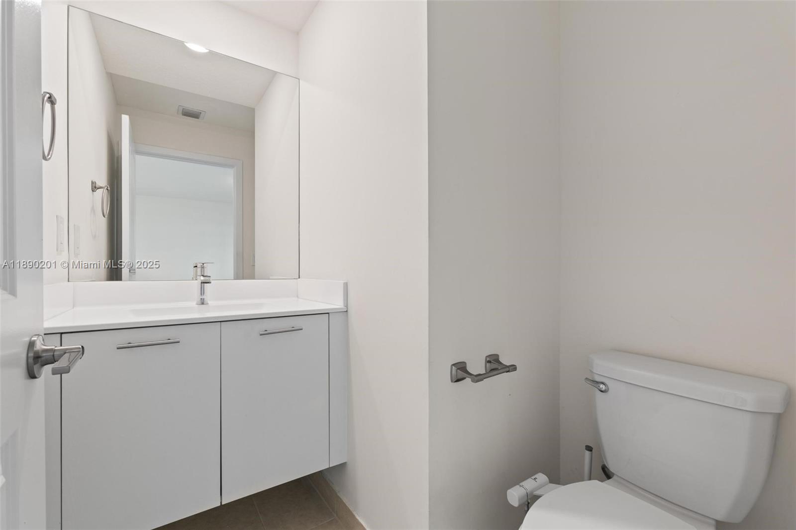 DOWNTOWN DORAL SOUTH PHAS - Residential Lease
