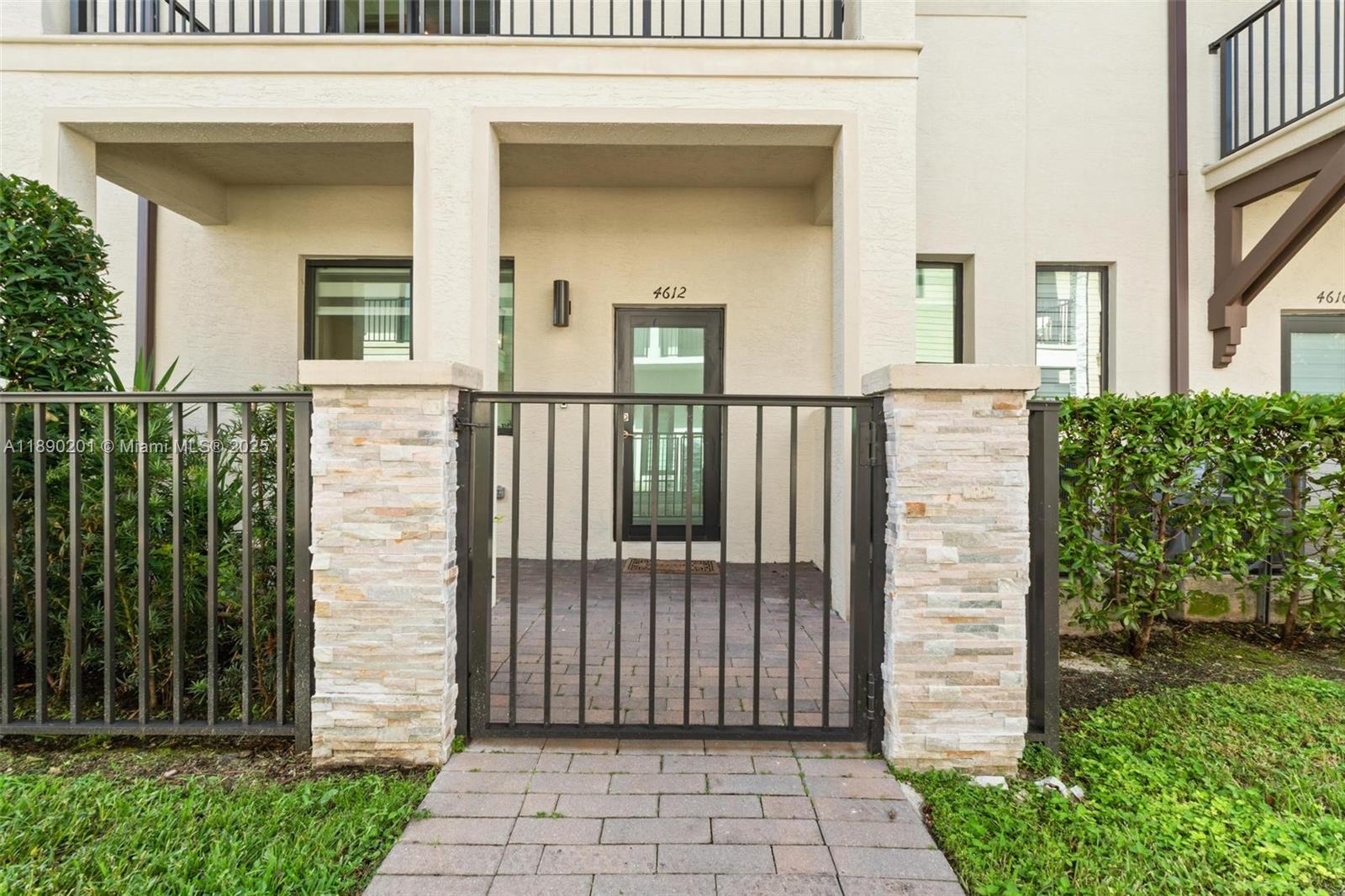 DOWNTOWN DORAL SOUTH PHAS - Residential Lease