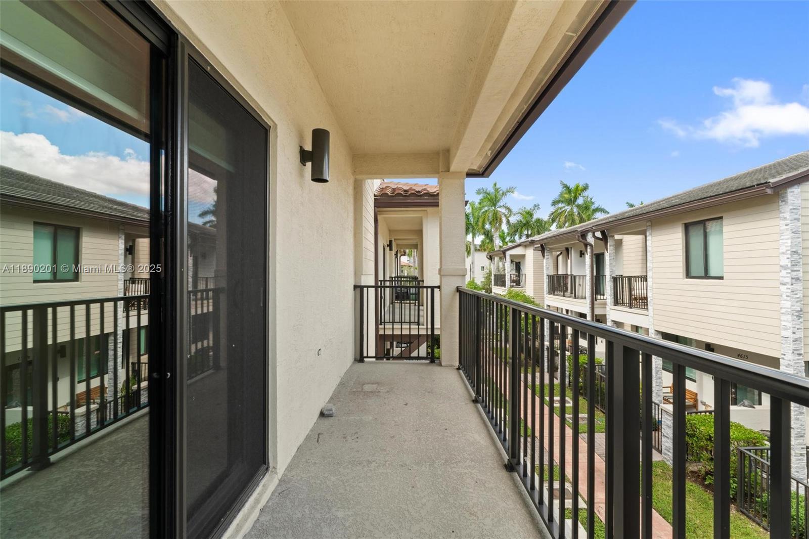 DOWNTOWN DORAL SOUTH PHAS - Residential Lease