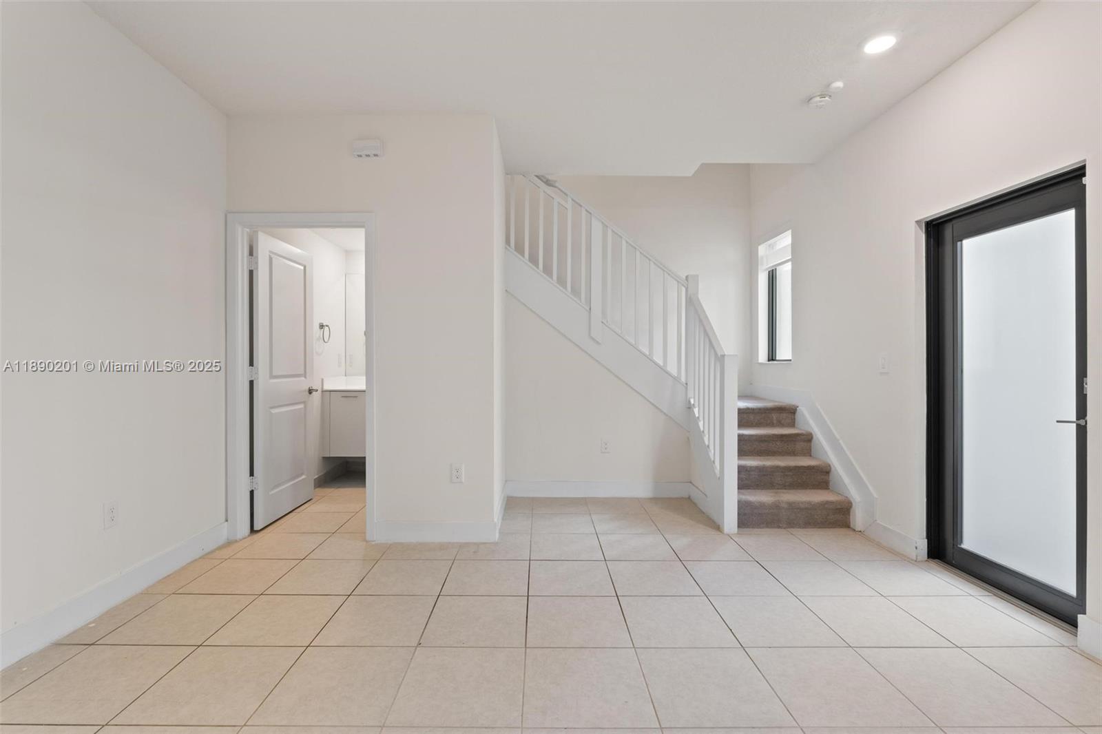 DOWNTOWN DORAL SOUTH PHAS - Residential Lease