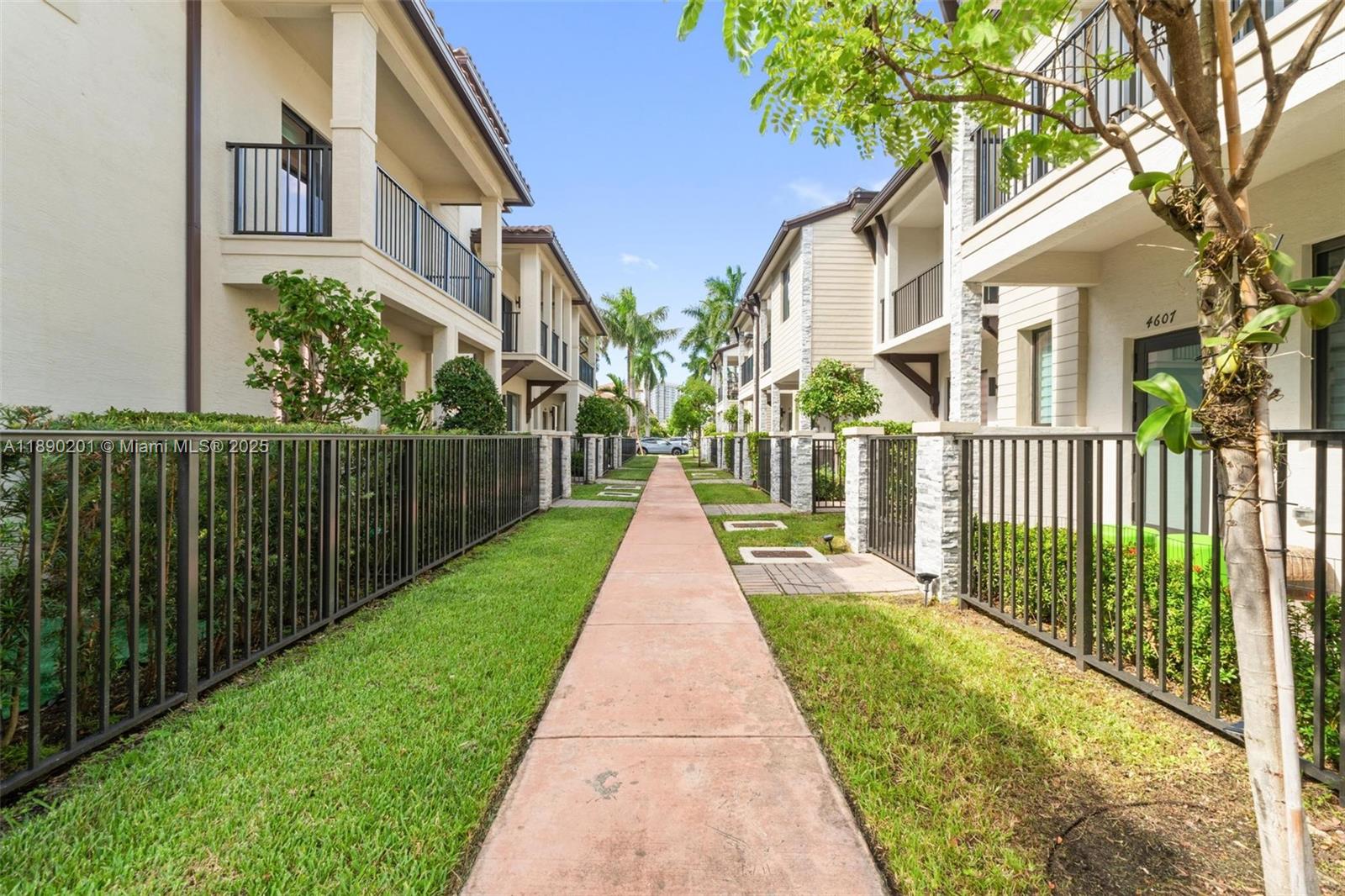 DOWNTOWN DORAL SOUTH PHAS - Residential Lease