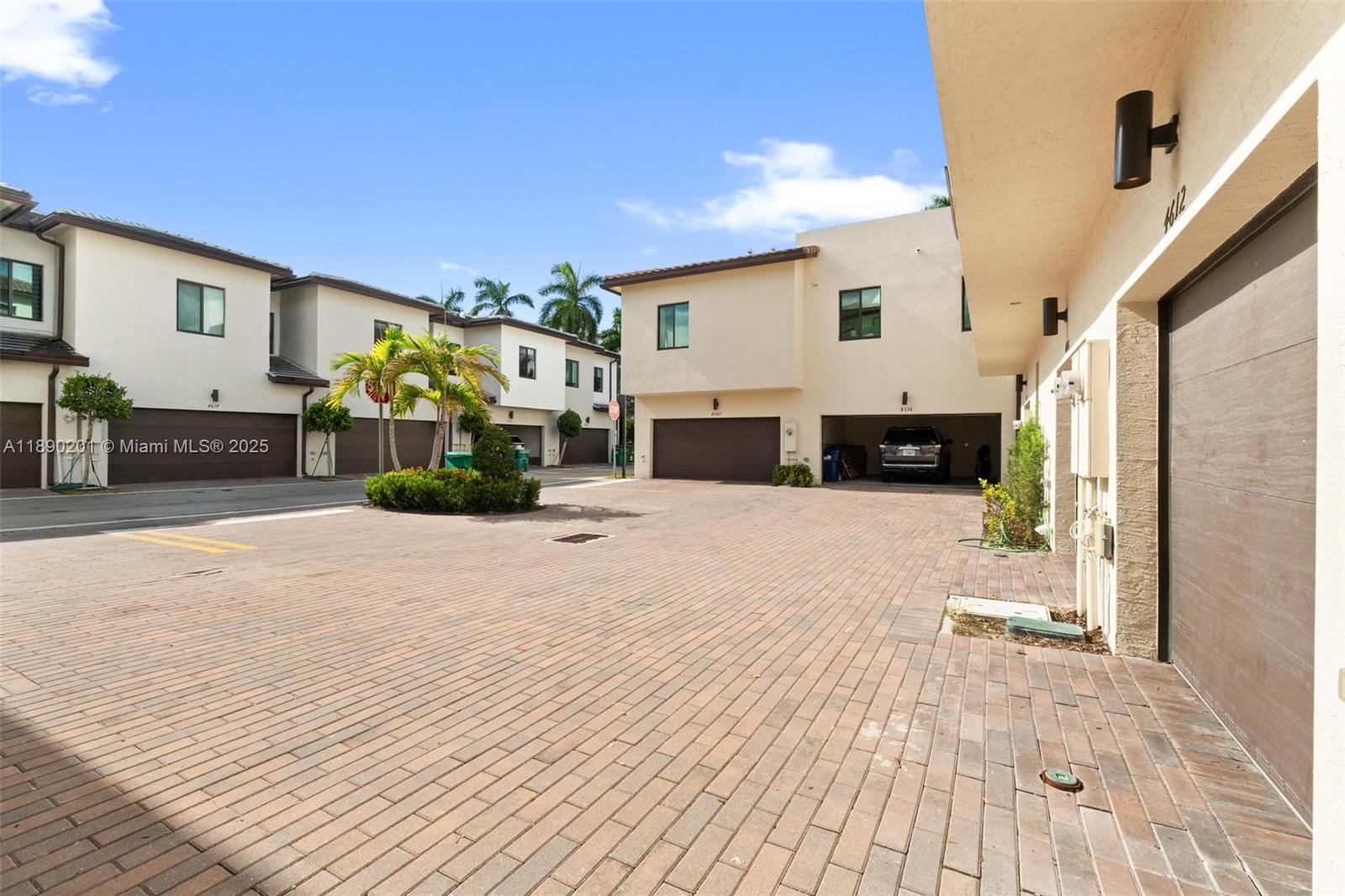 DOWNTOWN DORAL SOUTH PHAS - Residential Lease