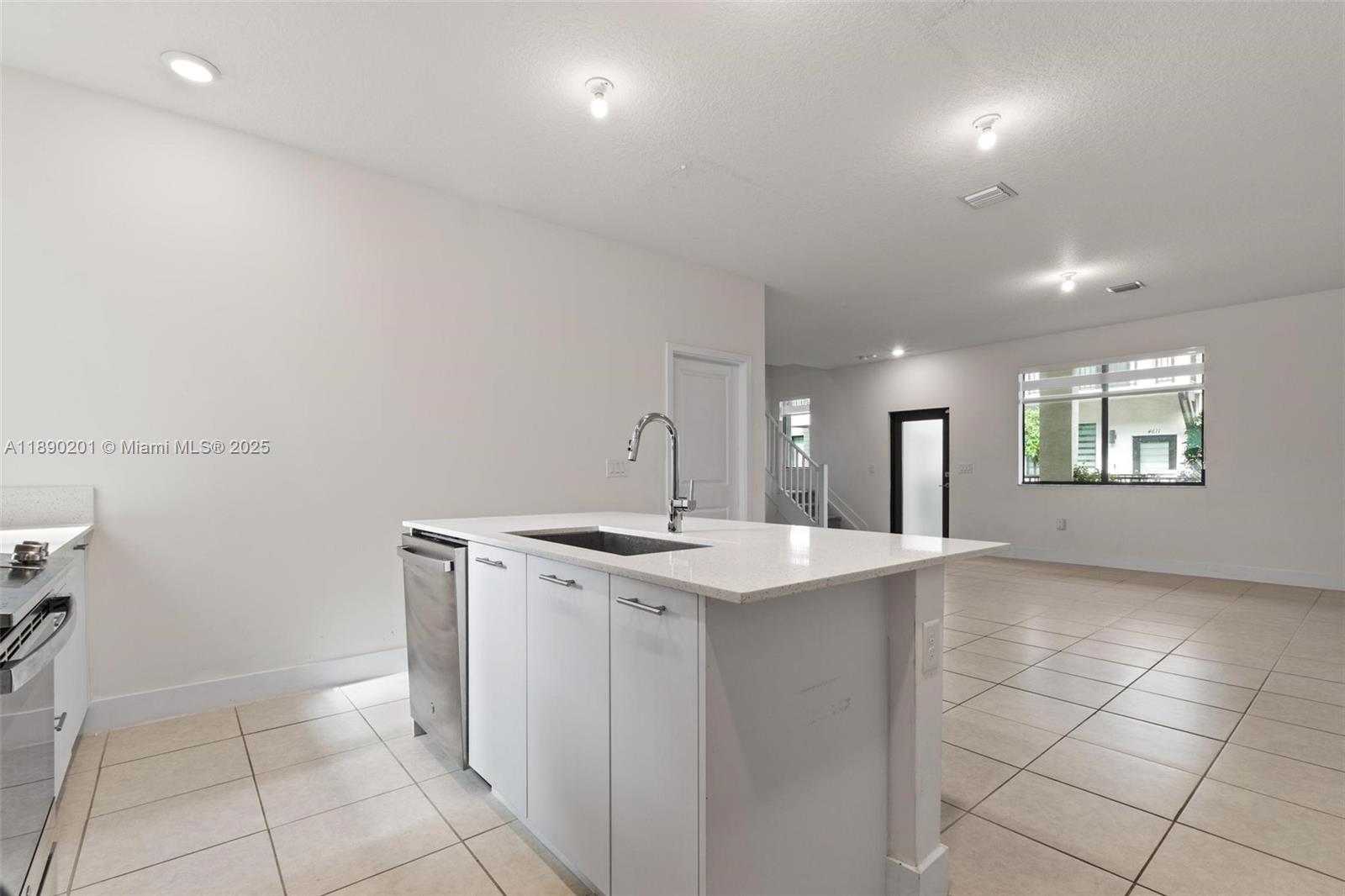 DOWNTOWN DORAL SOUTH PHAS - Residential Lease