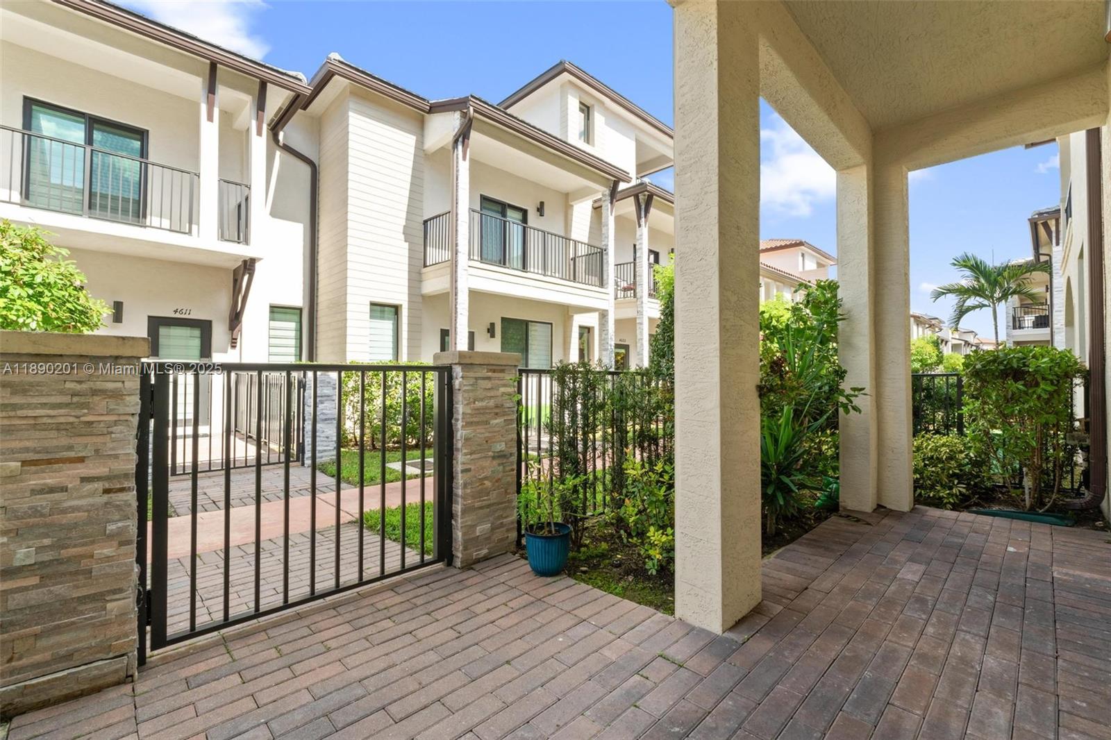 DOWNTOWN DORAL SOUTH PHAS - Residential Lease