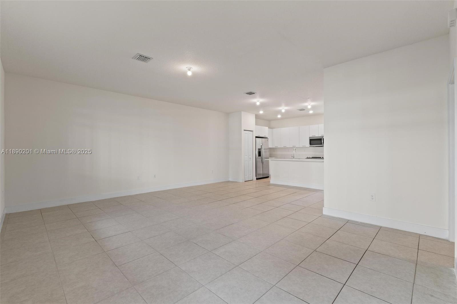 DOWNTOWN DORAL SOUTH PHAS - Residential Lease