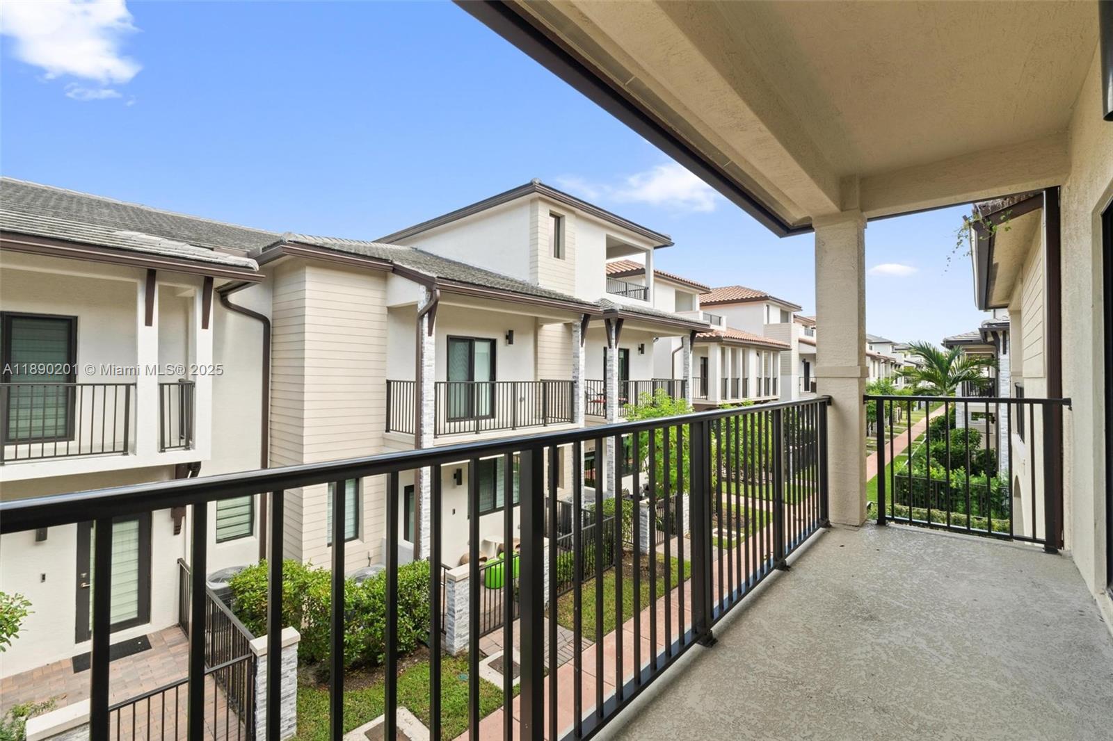DOWNTOWN DORAL SOUTH PHAS - Residential Lease