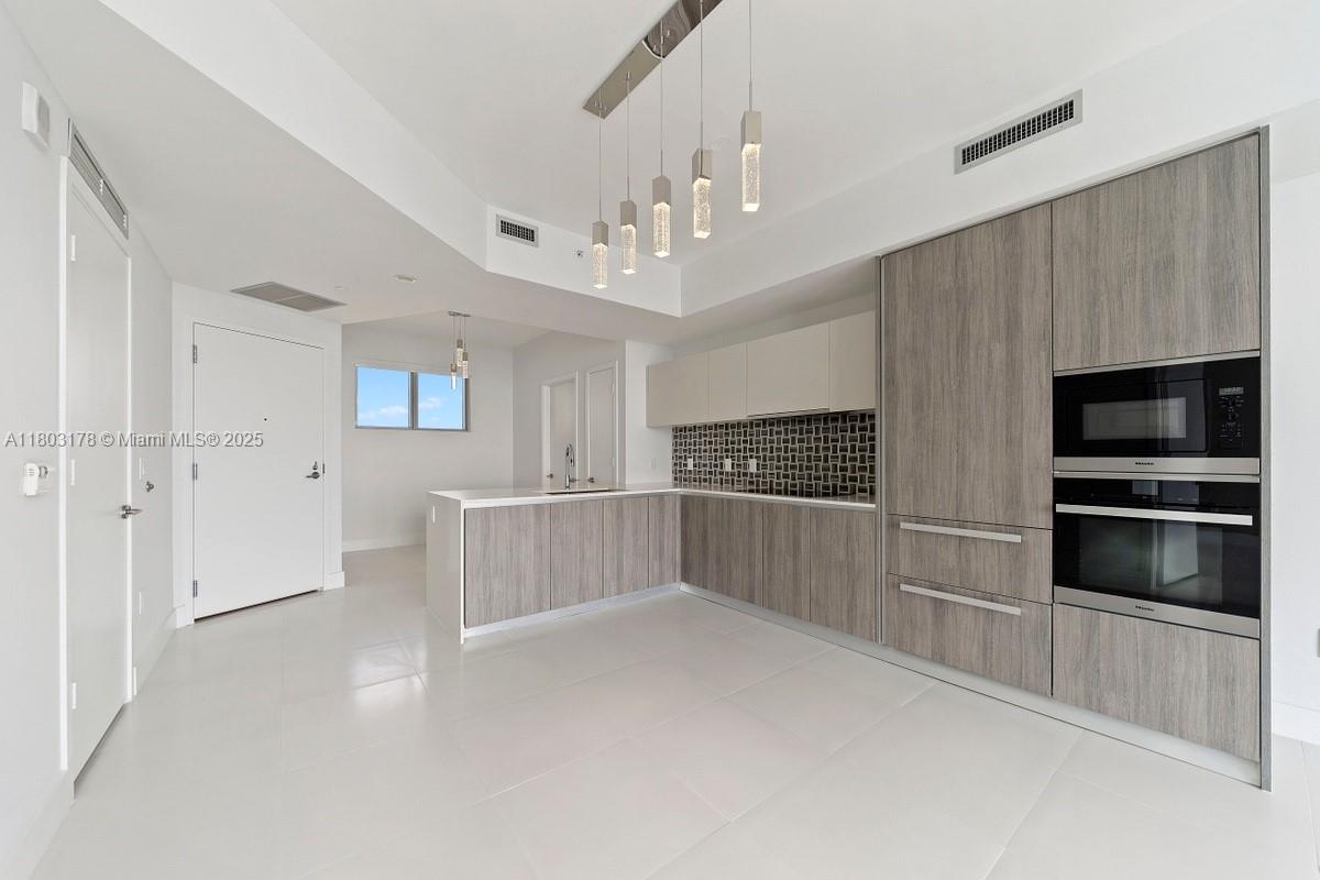 2900 NE 7 Ave 3605