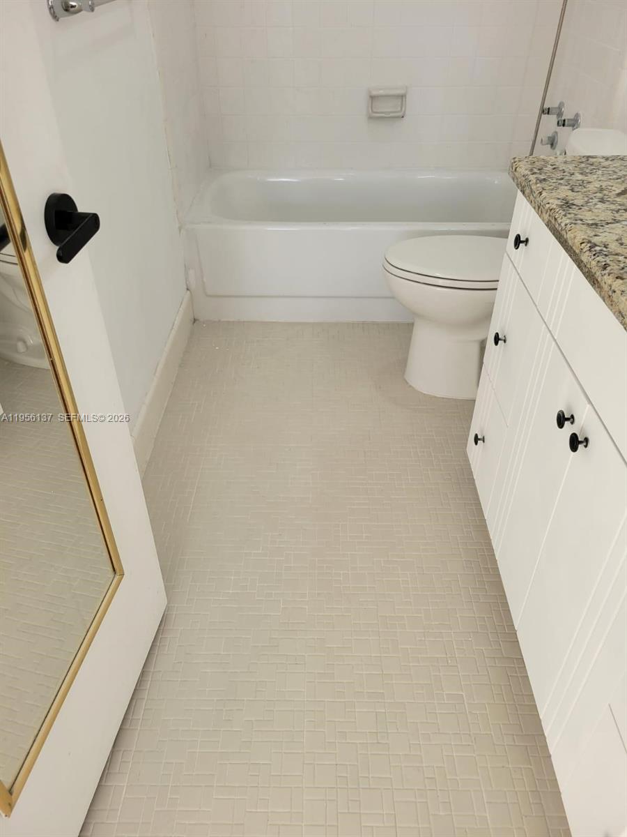 KING COLE CONDO - Residential