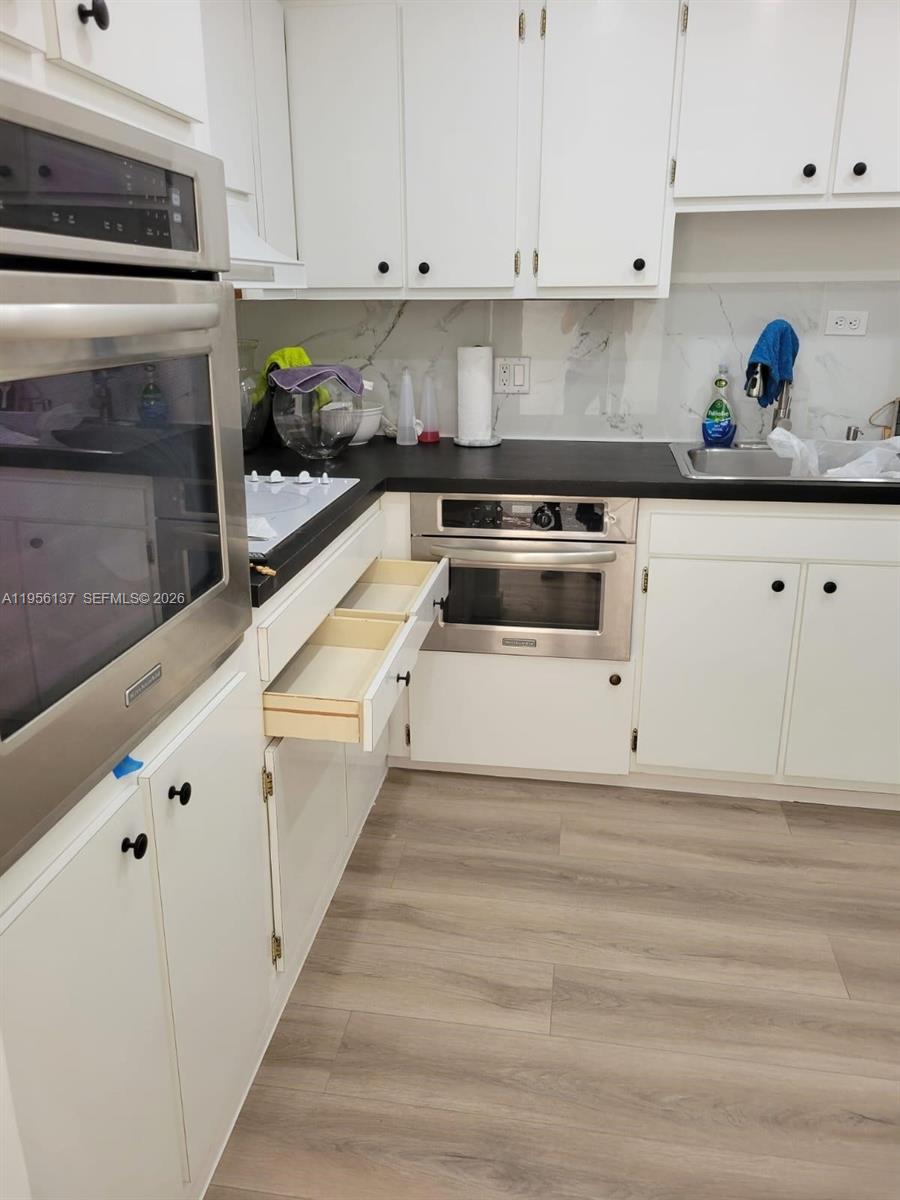 KING COLE CONDO - Residential