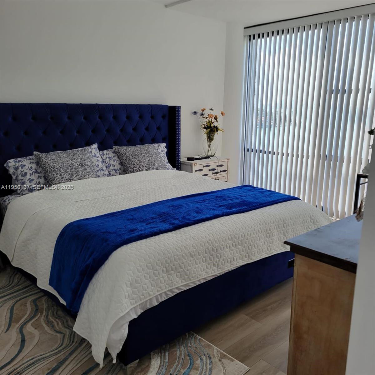 KING COLE CONDO - Residential