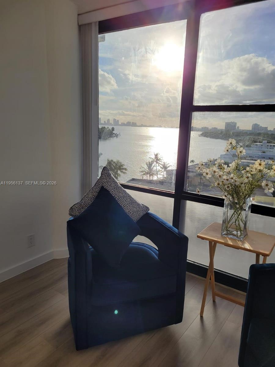 KING COLE CONDO - Residential