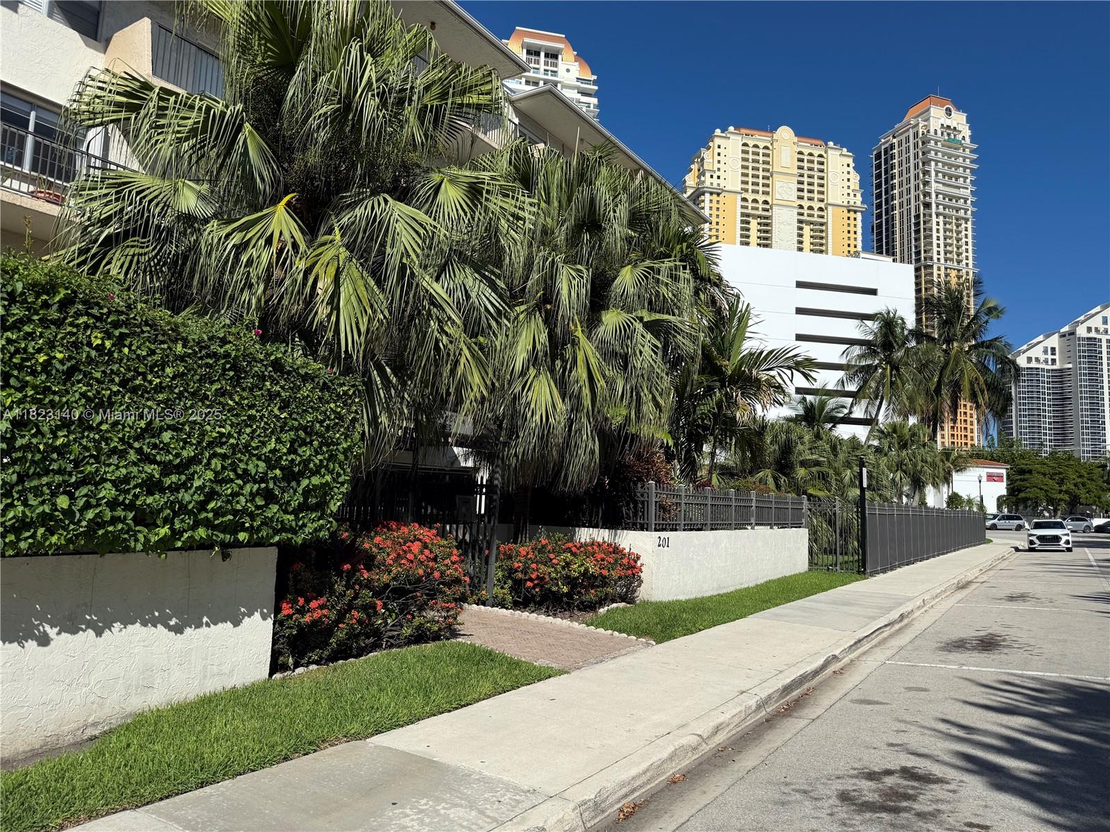 201 180th Dr 112, Sunny Isles Beach, Miami-Dade County, Florida - 1 Bedrooms  
2 Bathrooms - 