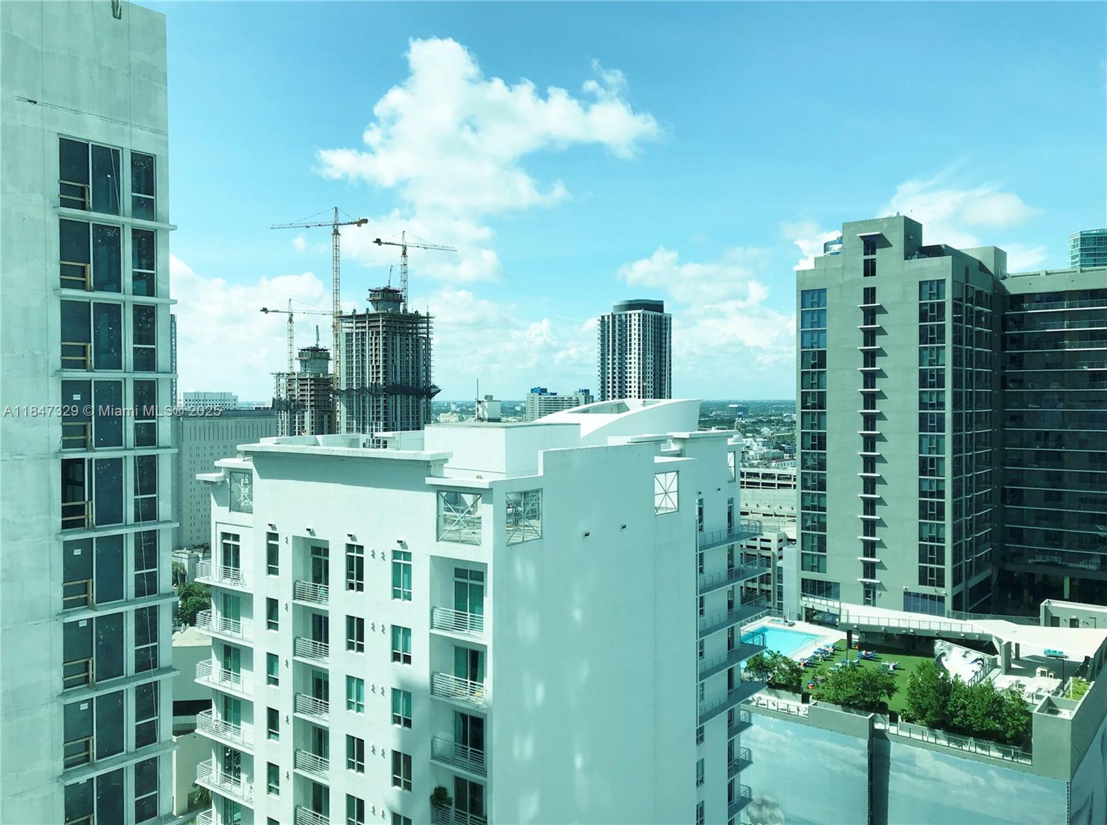 VIZCAYNE SOUTH CONDO - Residential