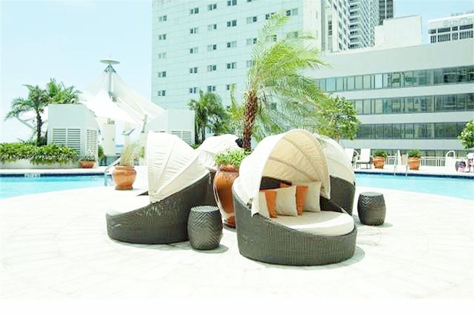 VIZCAYNE SOUTH CONDO - Residential