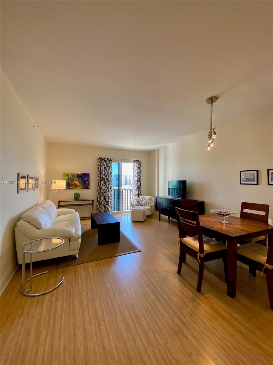 10 Aragon Ave 1218