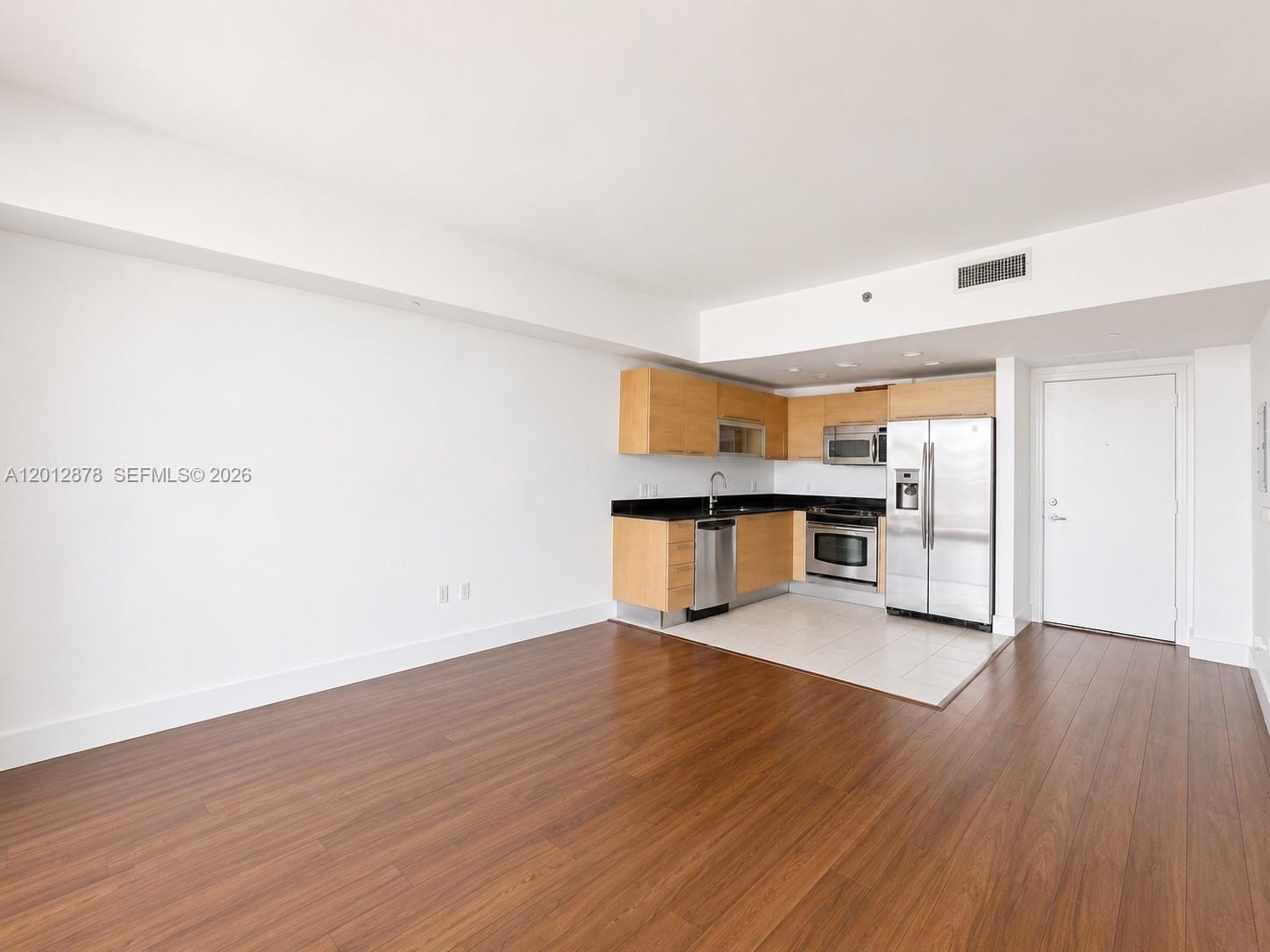 THE PLAZA 901 BRICKELL CO - Residential Lease