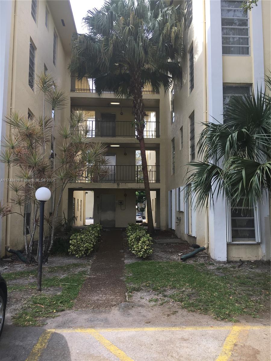 CAPRI GARDENS CONDO - Residential