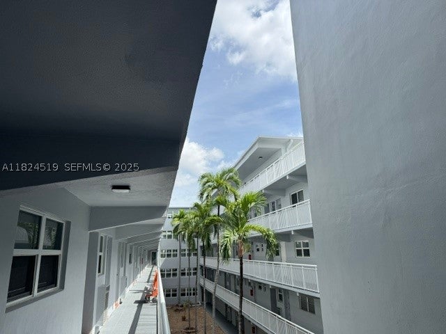 215 SE 3rd Ave 307B, Hallandale Beach FL 33009