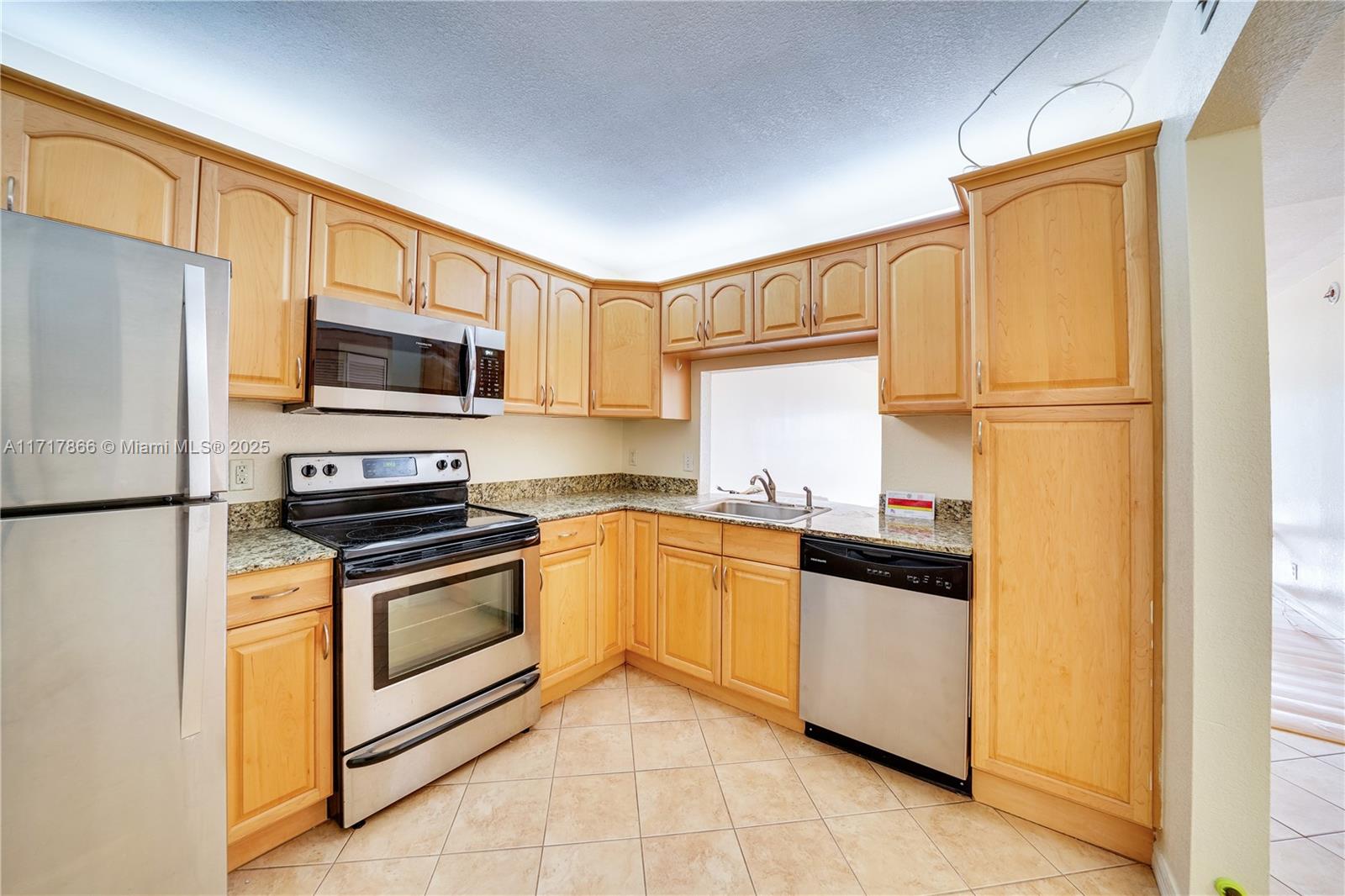 3905 N Nob Hill Rd 106, Sunrise, Miami-Dade County, Florida - 1 Bedrooms  
2 Bathrooms - 