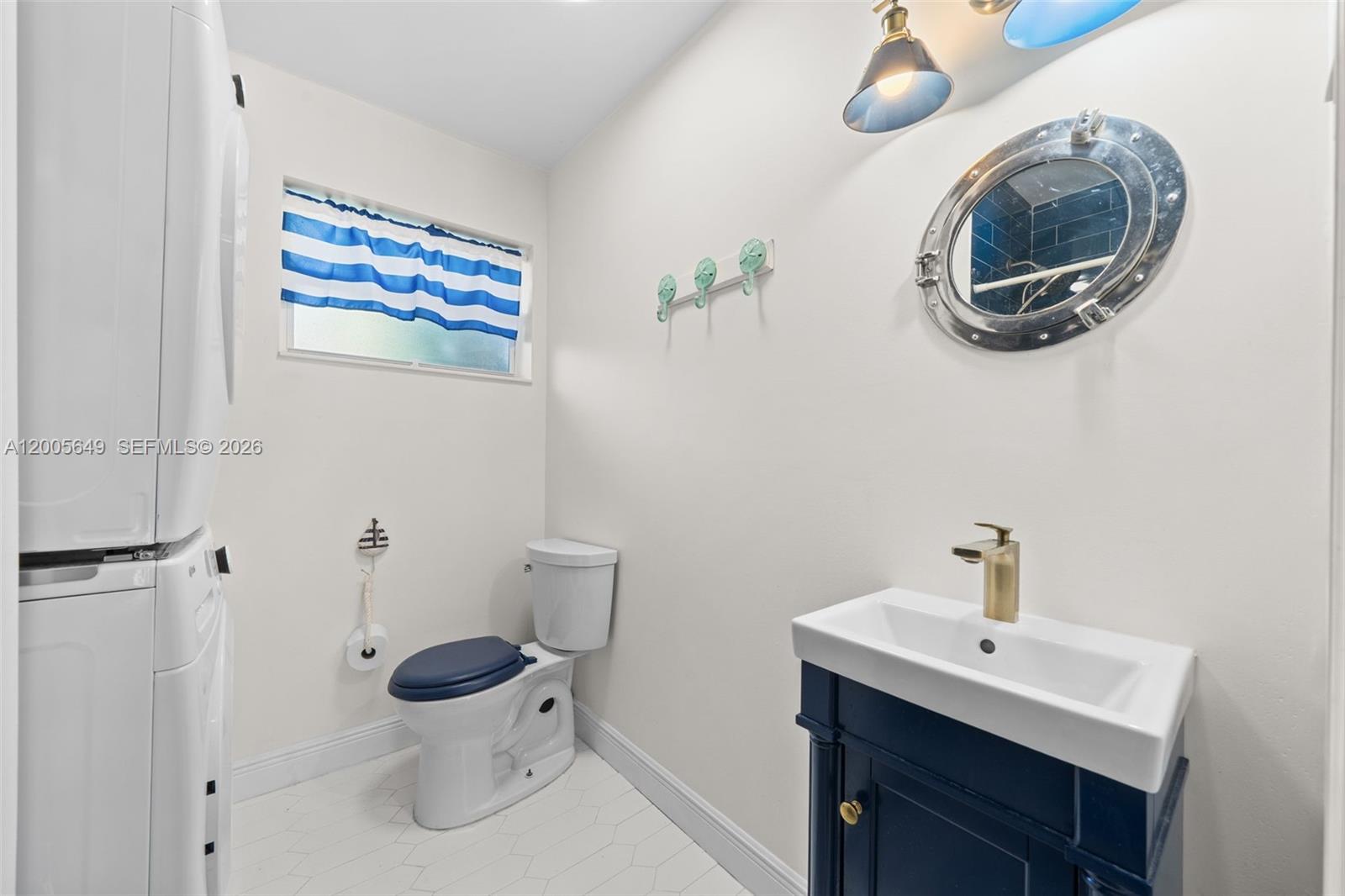 HOLLYWOOD ISLES - Residential