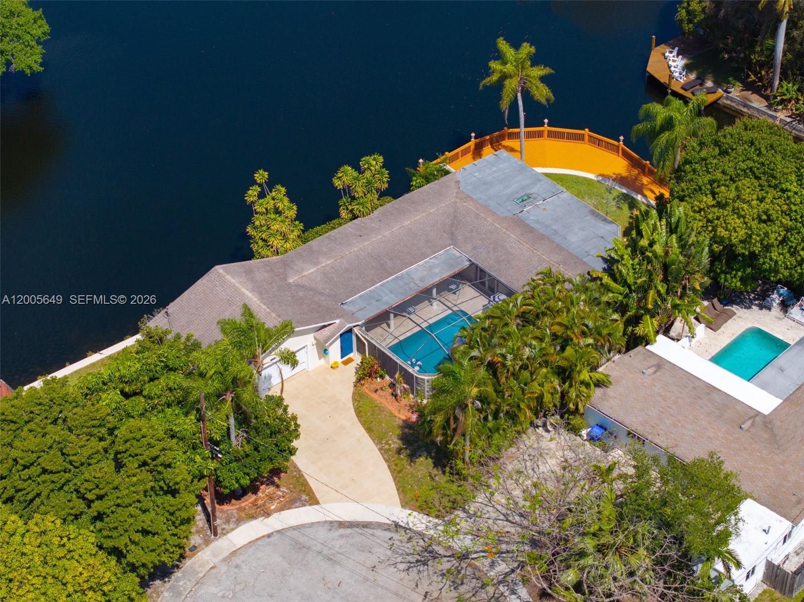 HOLLYWOOD ISLES - Residential