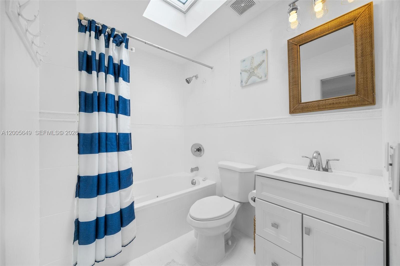 HOLLYWOOD ISLES - Residential