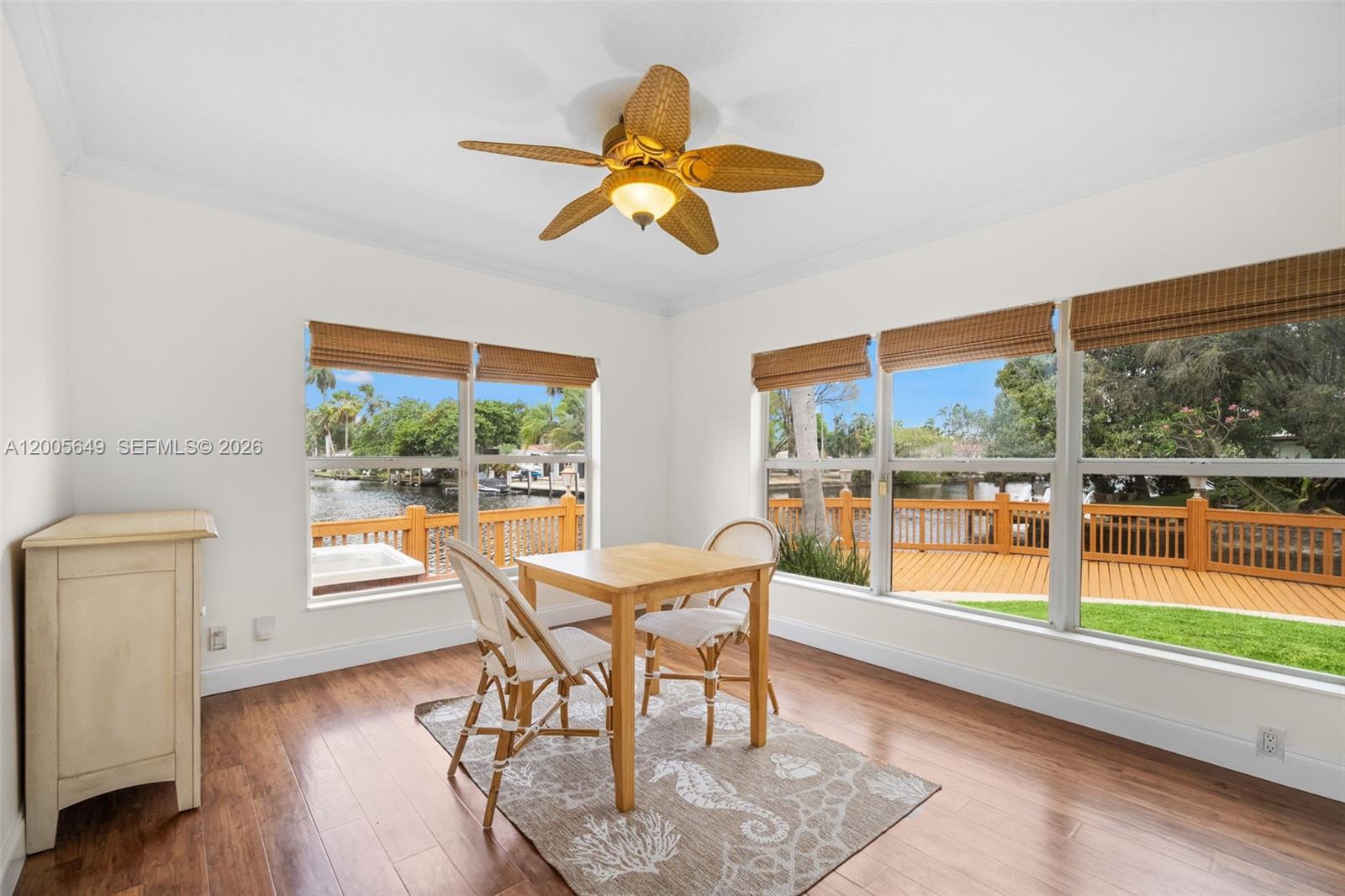 HOLLYWOOD ISLES - Residential