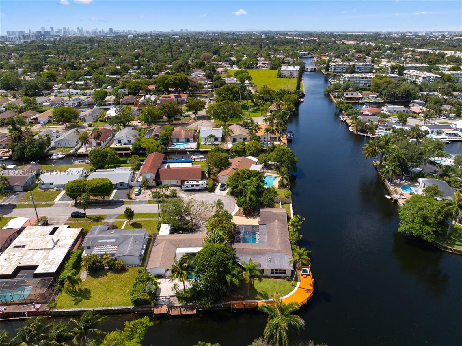 HOLLYWOOD ISLES - Residential